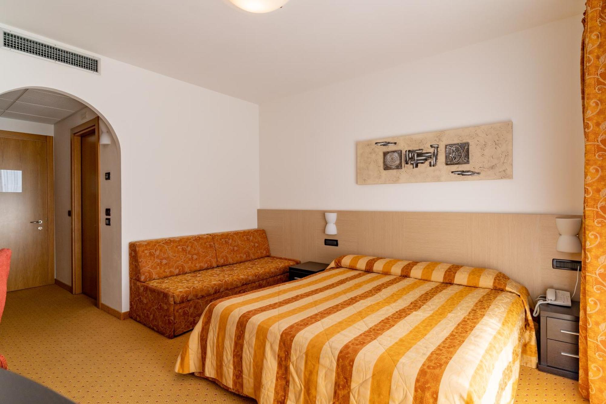 Hotel Olympus كاوْرلي المظهر الخارجي الصورة